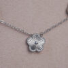 Collar Estilo VC de 5 Petalos - Imagen 3
